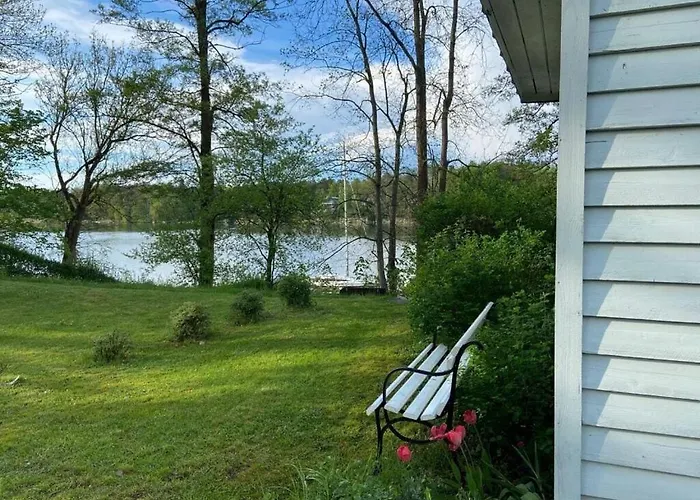 Haeuschen Ueber Der Lanke بيت للعطل