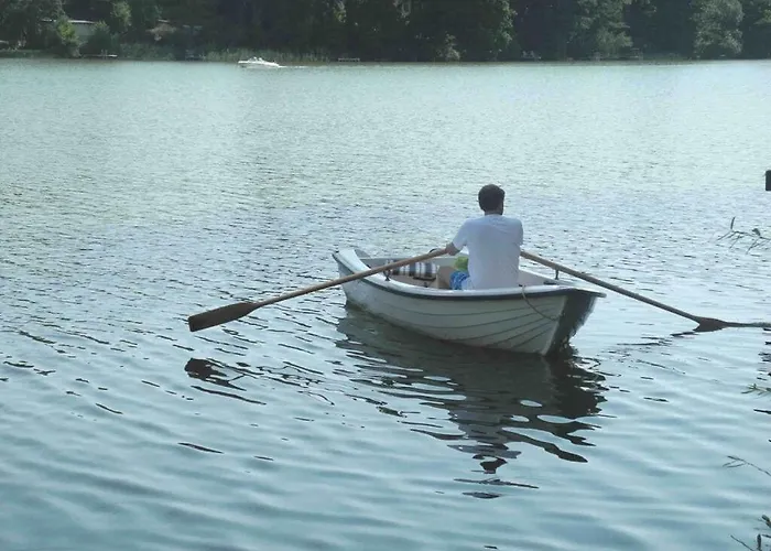 Haeuschen Ueber Der Lanke بيت للعطل